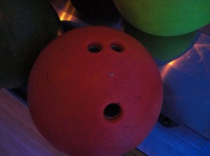 Faces in Places - Die staunende Bowlingkugel